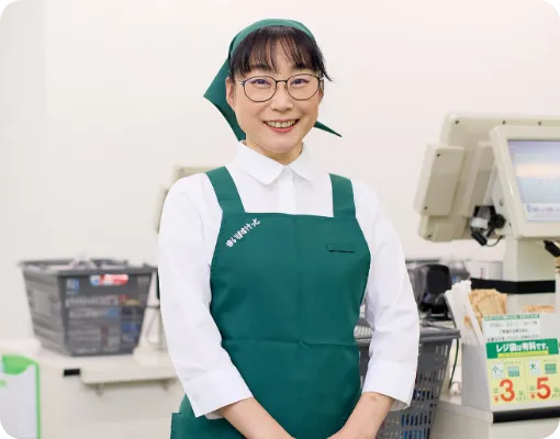 笑顔で正面を向くI.T.さん（主婦スタッフ）のインタビュー写真